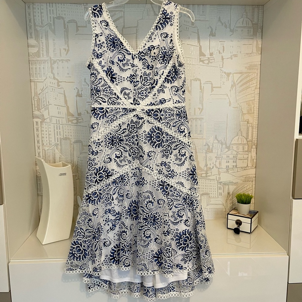 NWT Taylor High-Low Flair Midi Sleeveless Embroidered Dress Size 10